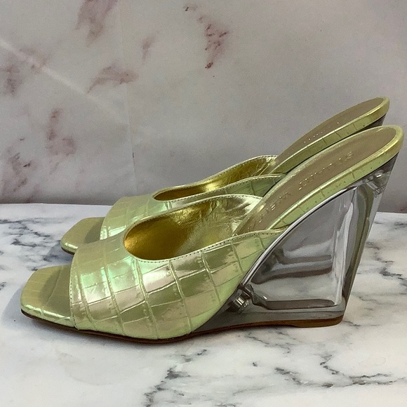 Stuart Weitzman Lucite Wedge Women's Shoe Size 8.5B - Picture 3 of 7